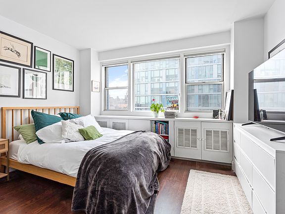 4th image of 111 3rd Ave APT 12C