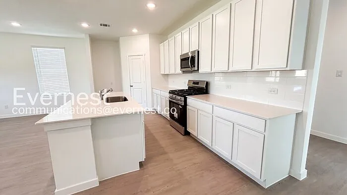 3 bed, 2.0 bath, 1891 sqft, $1,945 — Photo 4