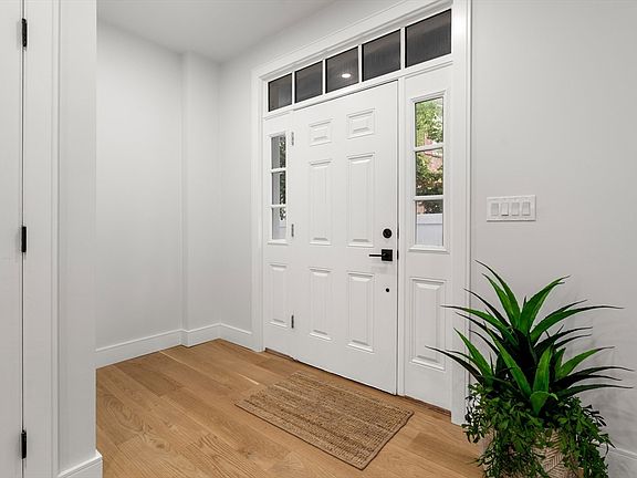 4th image of 811 Heath St