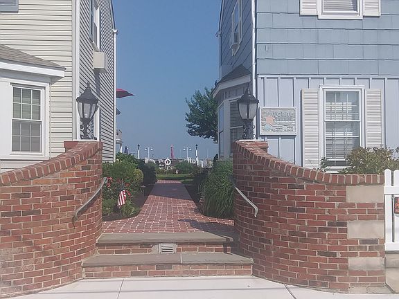3rd image of 600 Pleasure Ave APT 6