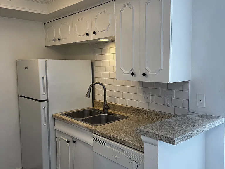 170 De Chantle Rd #404 — Photo 5