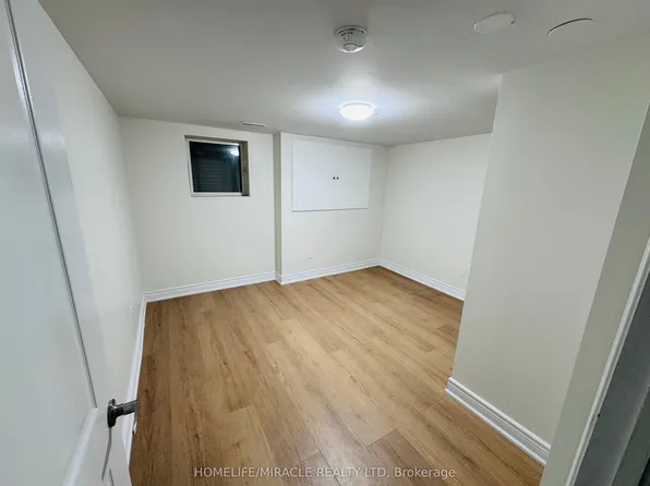 3 Christie Dr #Basement, Brampton, ON L6Z 3H6