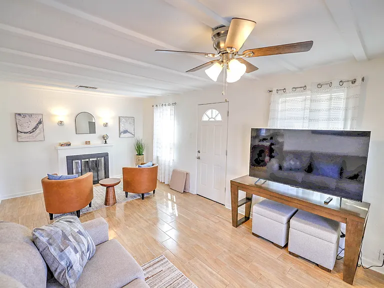 2805 E Lee St — Photo 14