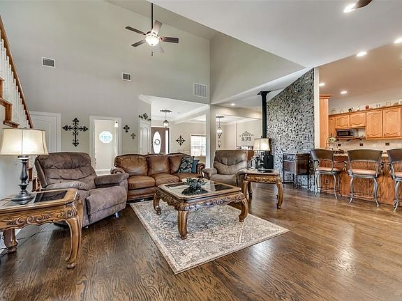 4th image of 1521 Shields Ave