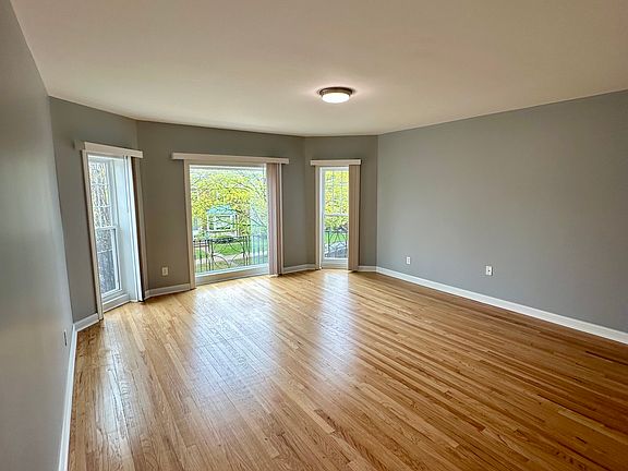 2nd image of 6240 N Sacramento Ave APT 2