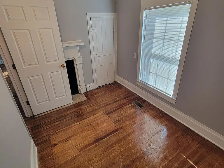1013 Attica St — Photo 8