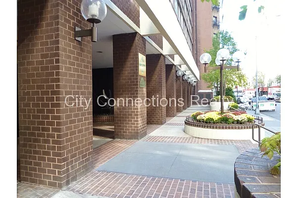 Rented by City Connections Realty | media 6