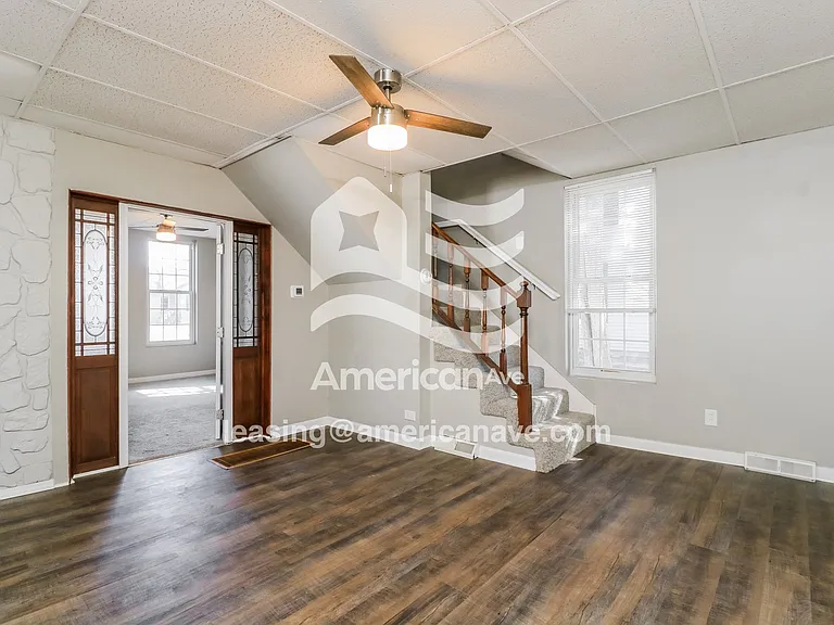 811832_003_wm_-_living_room_13618108.jpg