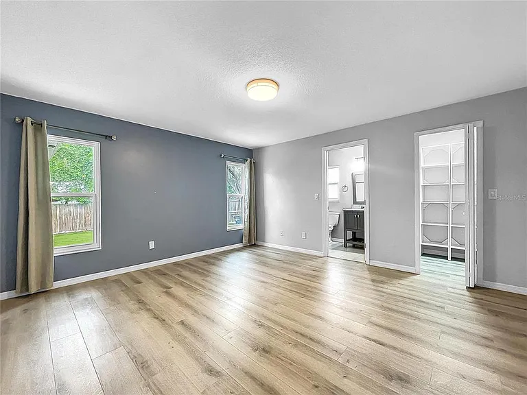 6809 S Himes Ave — Photo 12