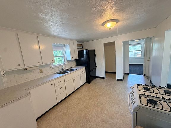3rd image of 10 Island St