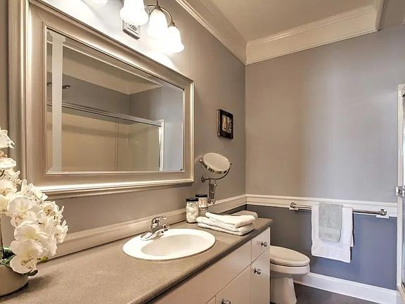 4th image of 232 Belmont Ave E #505