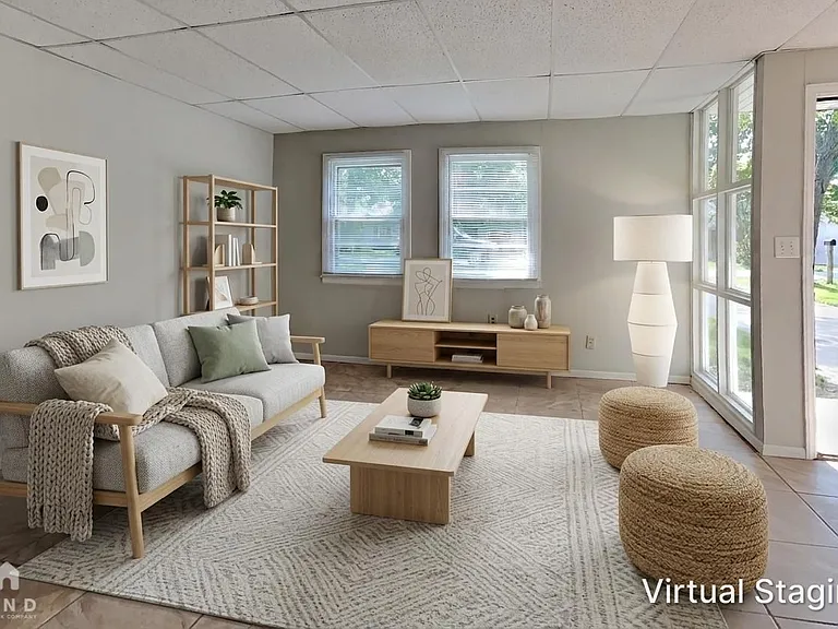 1256 S Willow Ln — Photo 2