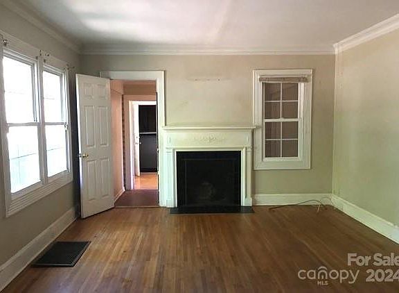 2nd image of 1915 West Blvd