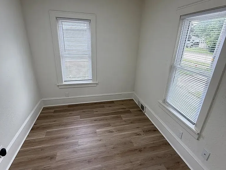 413 Dove St — Photo 5