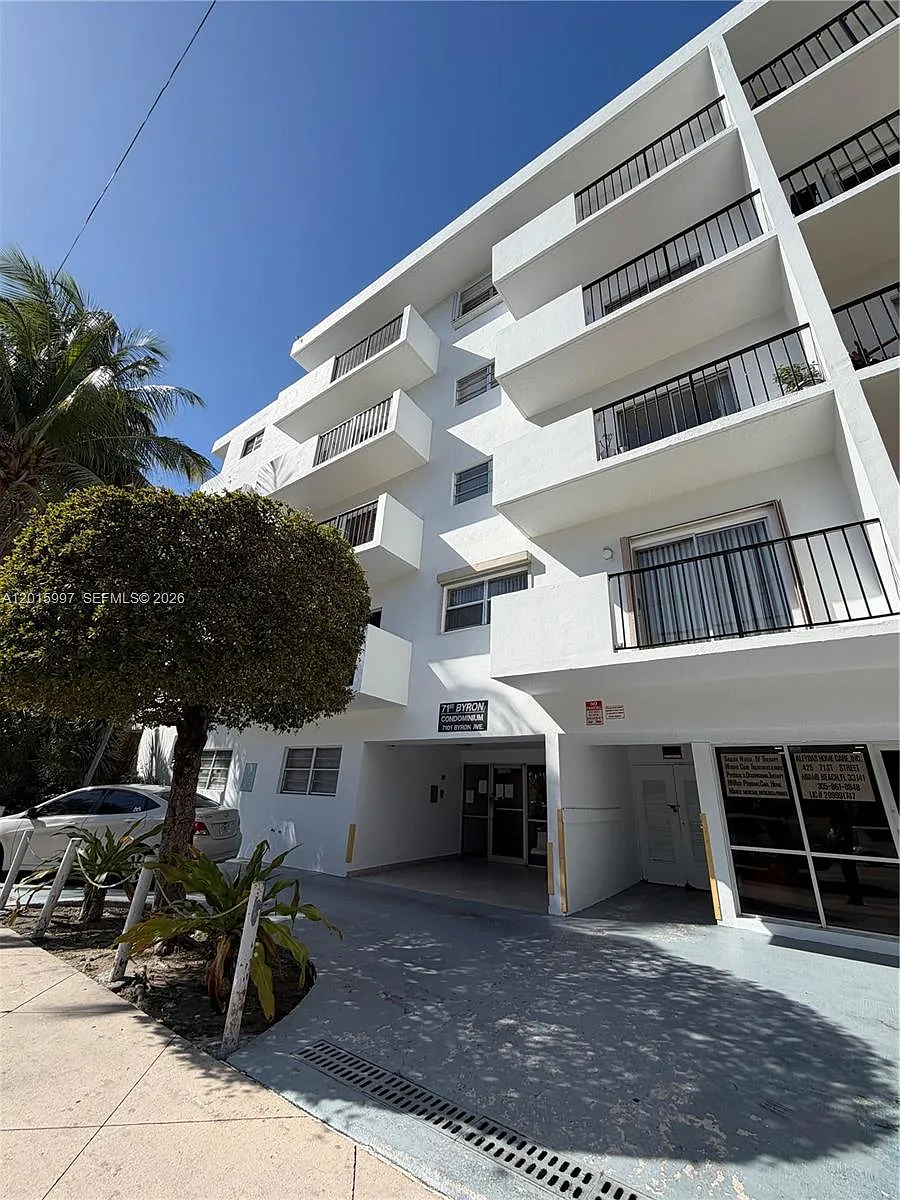 Building Photo - 7101 Byron Ave #201