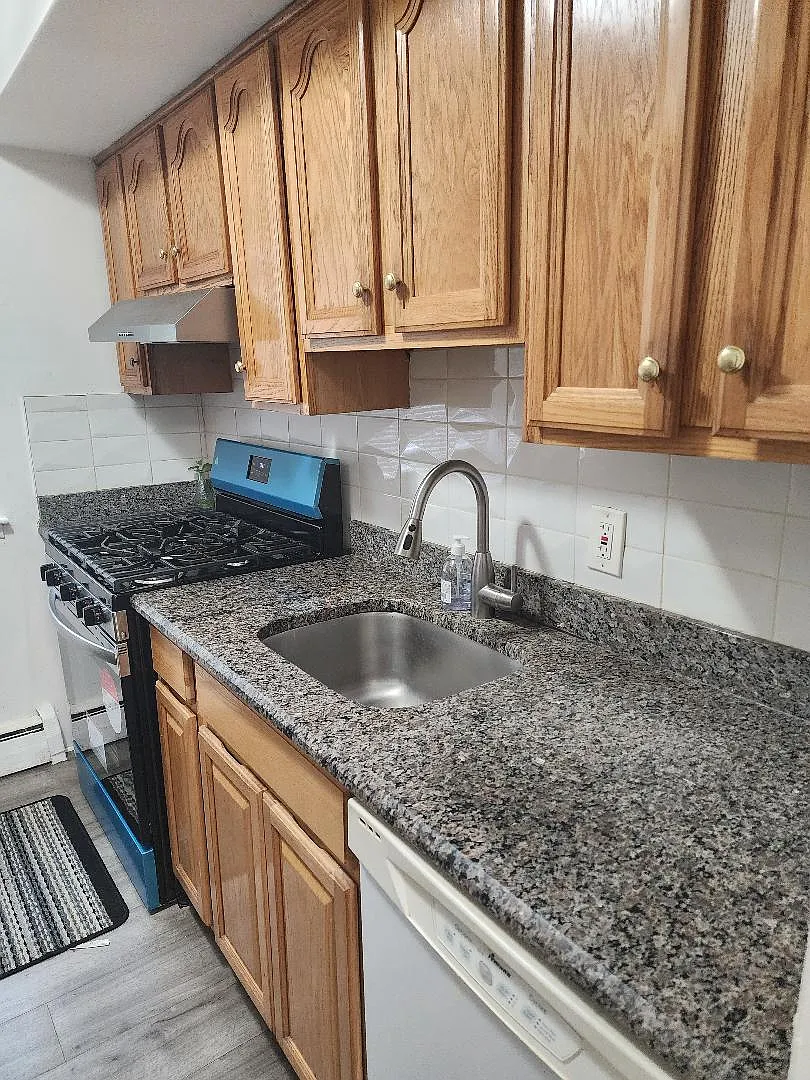 1 bed, 800 sqft, $1,950 — Photo 3