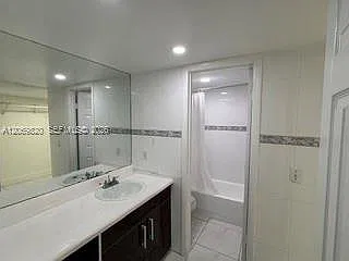 10090 NW 80th Ct — Photo 4