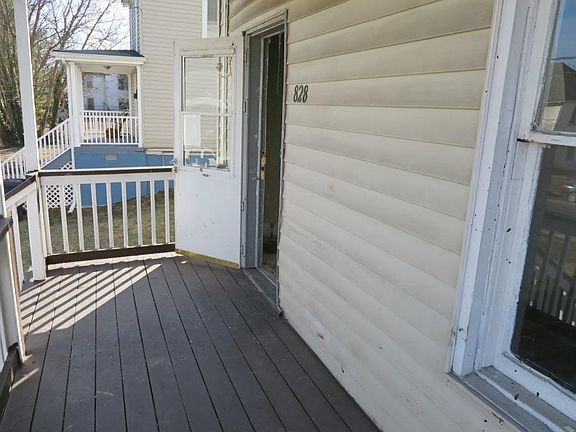4th image of 828 Centre Ave NW