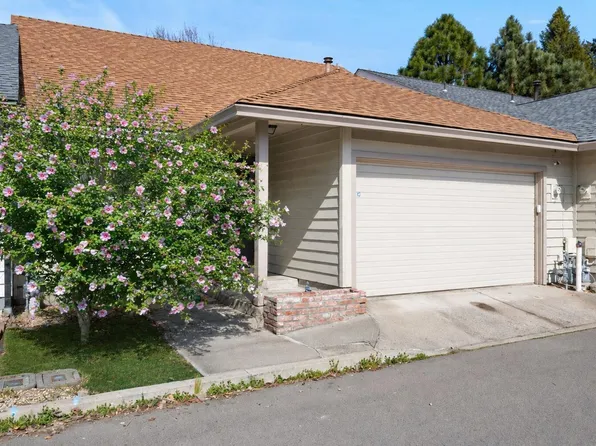 667 Golden Ln, Medford, OR 97504