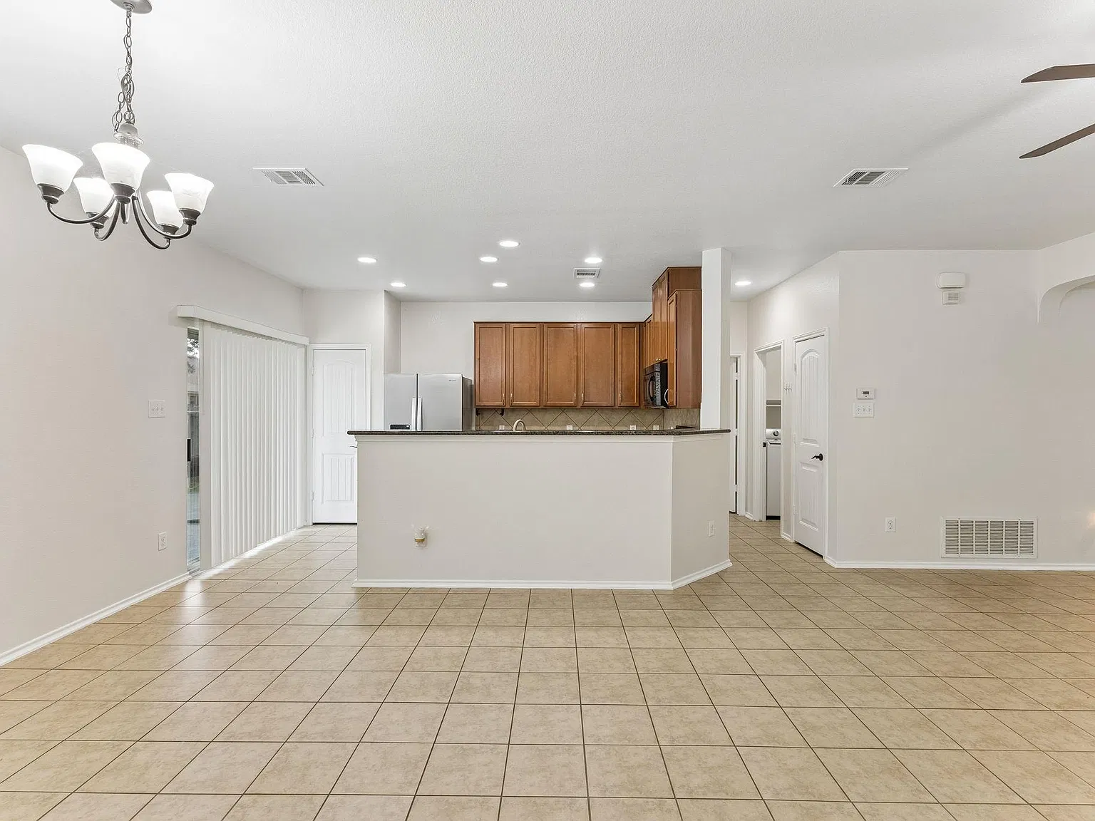 3 bed, 2.0 bath, 1375 sqft, $1,950 — Photo 4