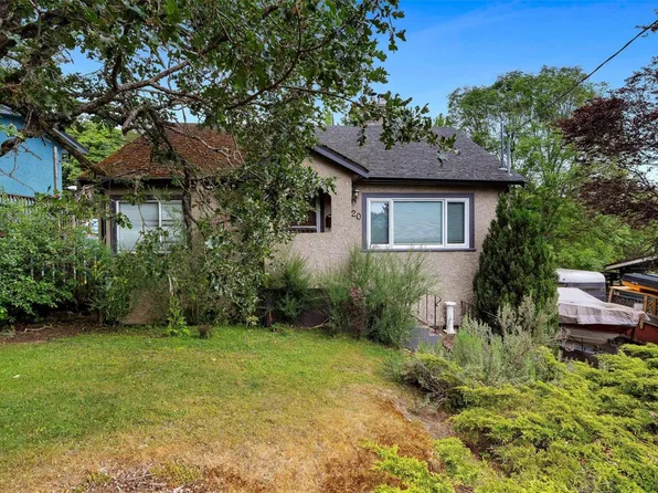 920 Jasmine Ave, Saanich, BC V8Z 2P2