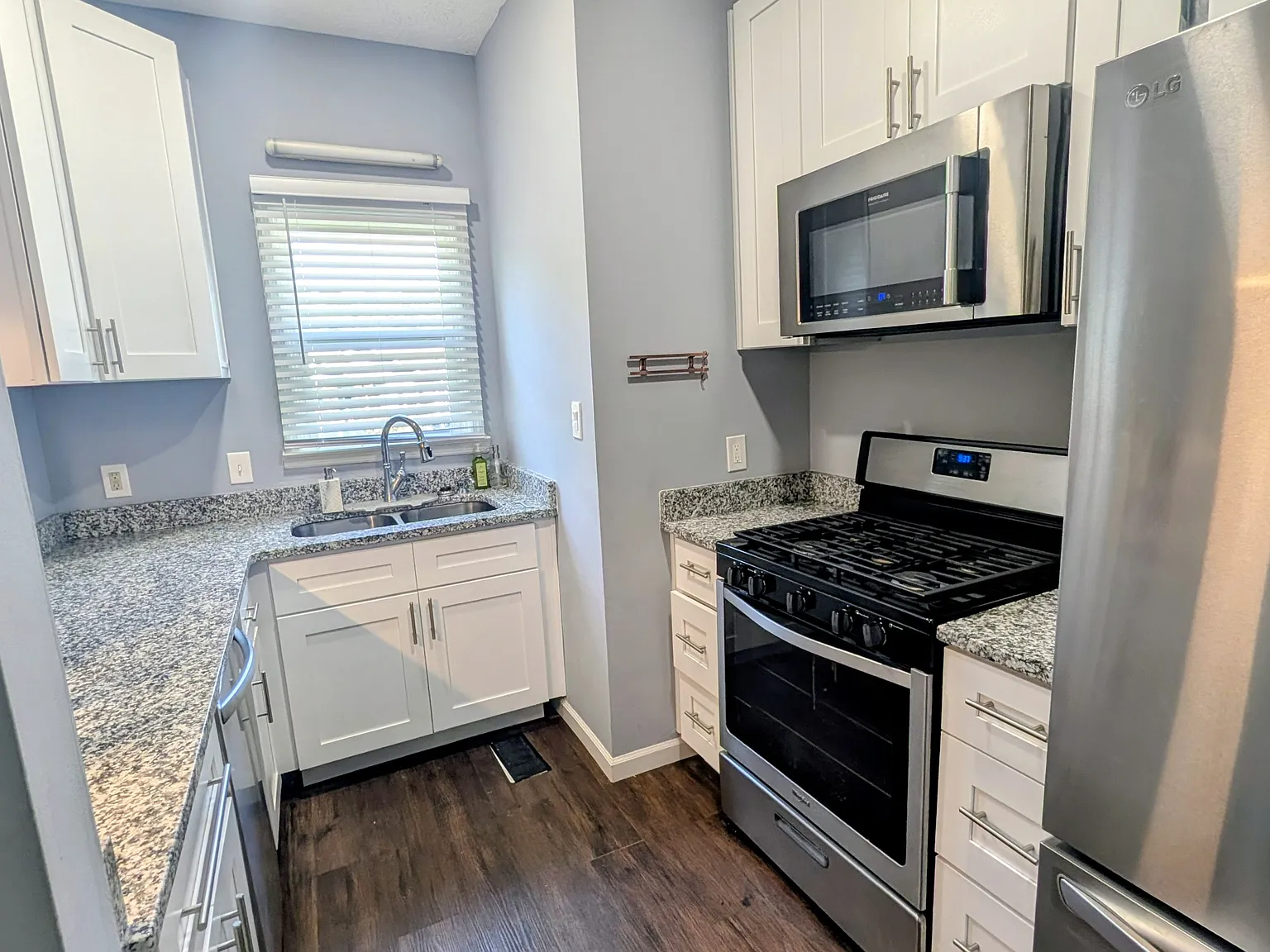 3 bed, 1128 sqft, $2,300 — Photo 3