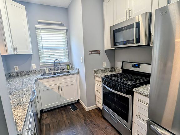 3rd image of 601 Arthur St