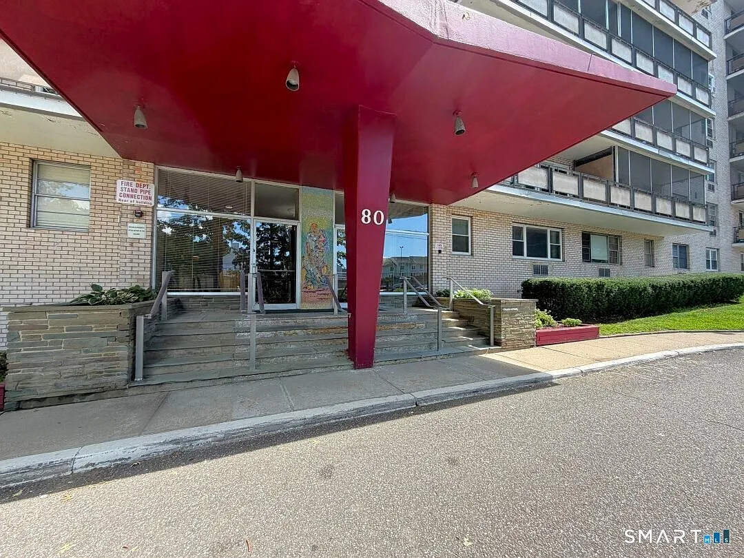 1 bed, 1.0 bath, 1040 sqft, $1,900 — Photo 3
