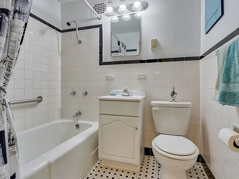 Thomas Wynne Apartments — Photo 23