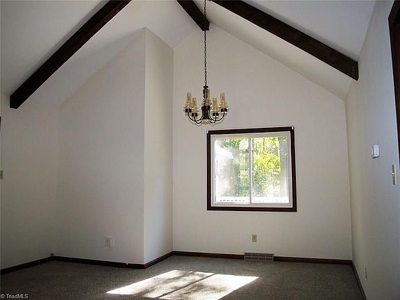 4th image of 205 Wildwood Pl