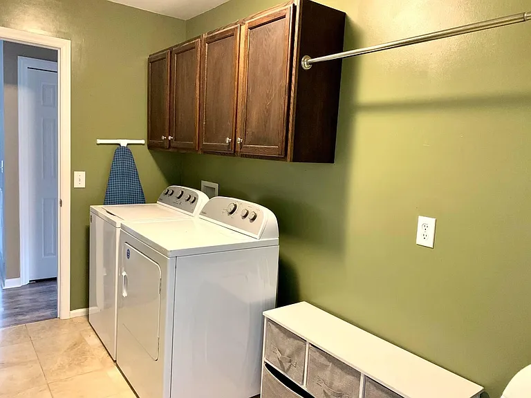 2 Overpeck Ln — Photo 33