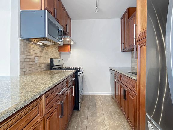 4th image of 330 E 33rd St APT 16C