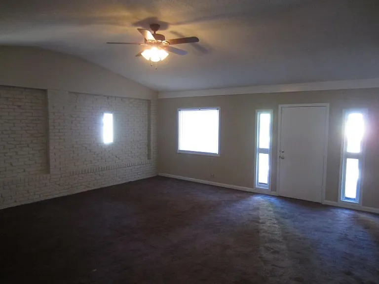 1616 Gowan Dr — Photo 2