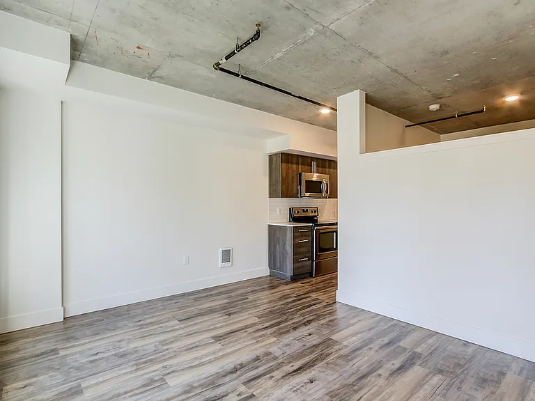 Dunn Motors Apartments — Photo 37
