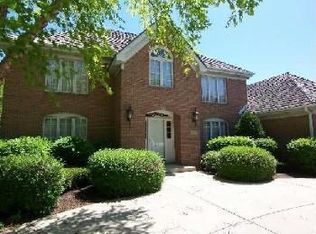 8511 Gleneyre Rd, Darien, IL 60561