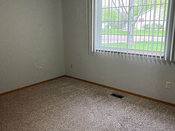 2nd image of 305 W 57th St #37EE48942
