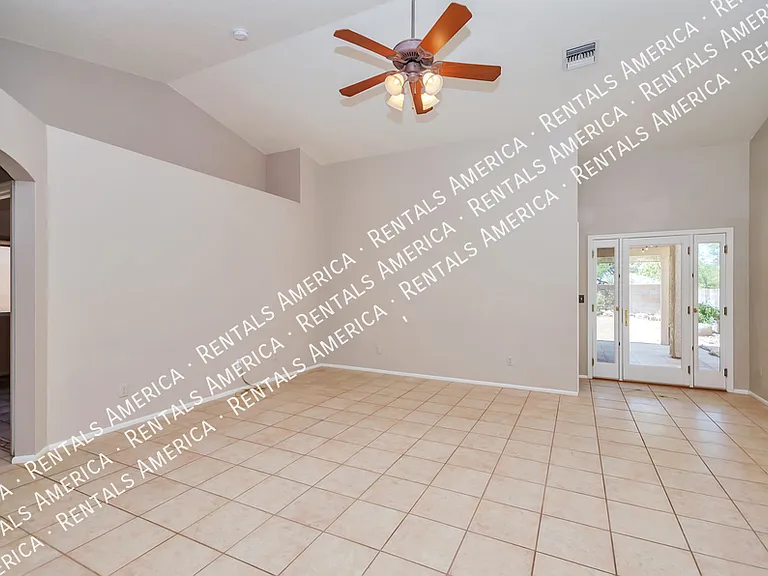 7620 S Trumpet Vine Ave — Photo 3