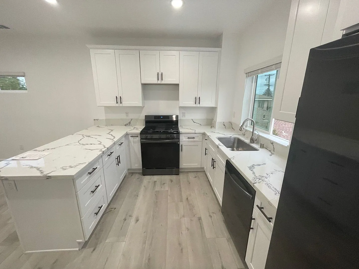 4BD/2BA, Quick Walk to Campus! — Photo 3