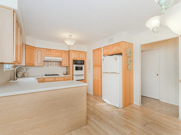 16 Bowling Green Place image 9 of 28