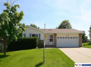915 Haverford Dr, Papillion, NE 68046