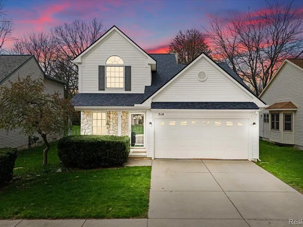 514 Mill Pond Dr, Fenton, MI 48430