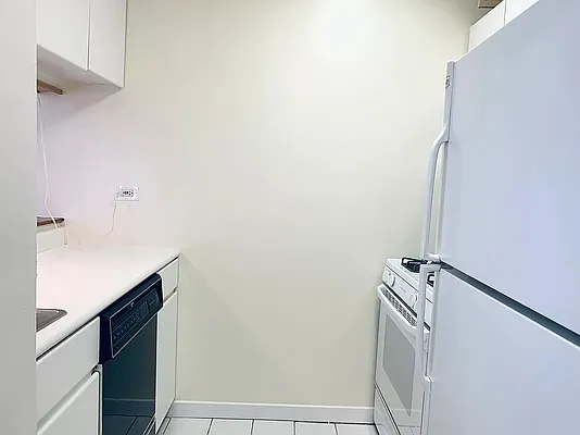 Rented by Luxian International Realty LLC | media 24