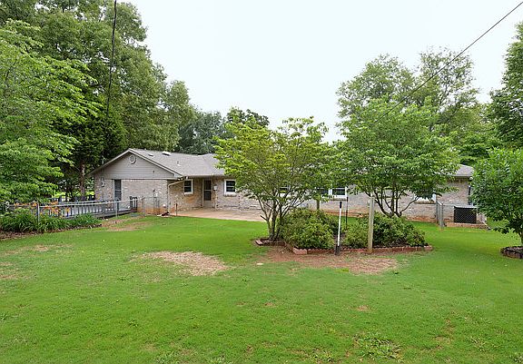 4th image of 181 Chaparral Dr