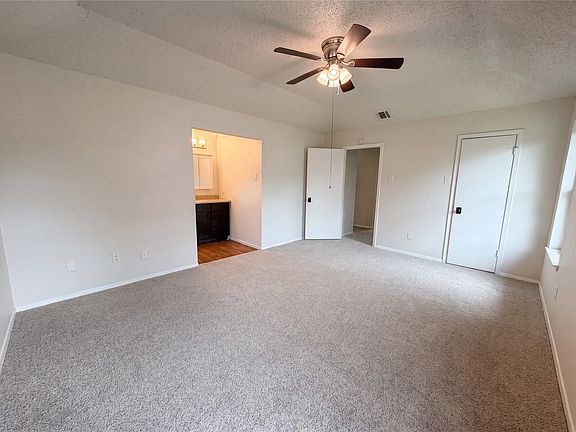 4th image of 208 Dakota Dr