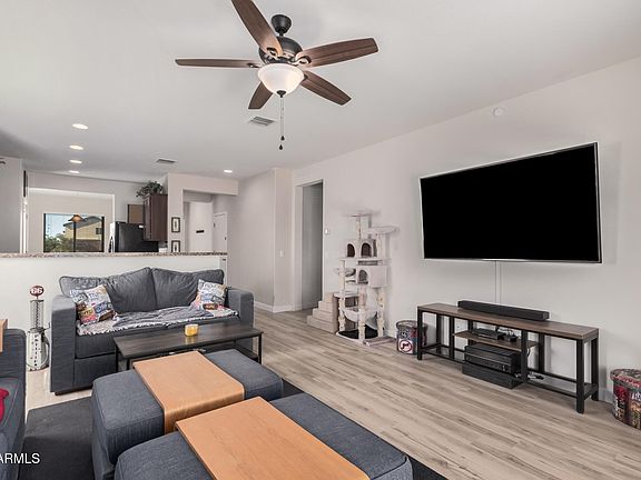 5th image of 20609 N WILFORD Avenue