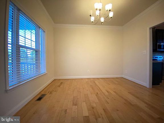 5th image of 11821 Hoover Ln