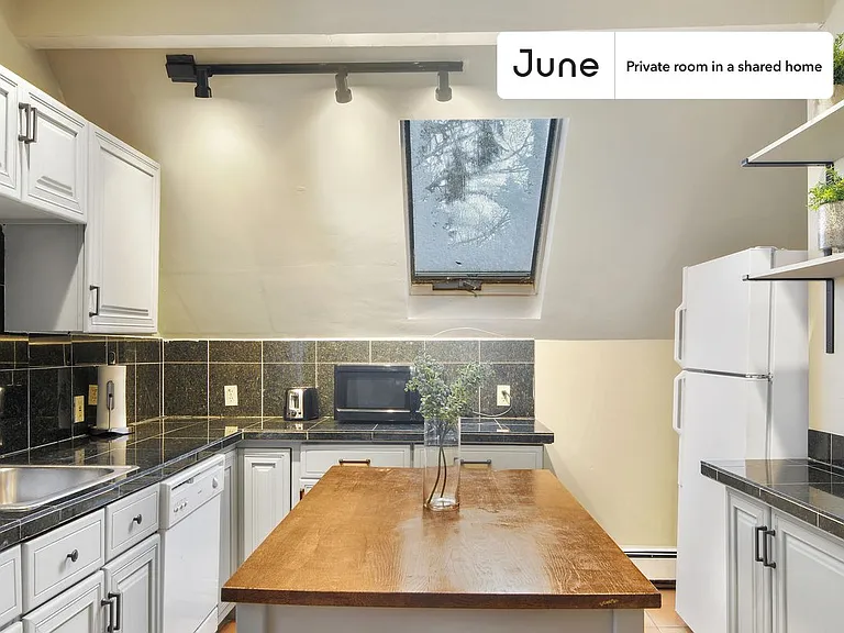 132 Chiswick Rd #2D — Photo 3