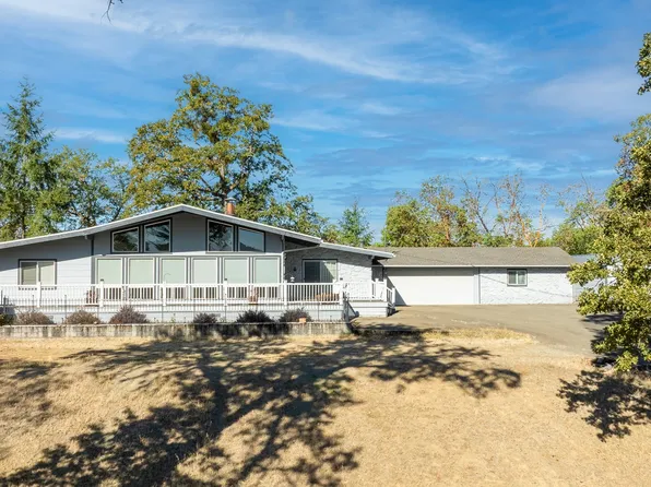 237 Country Ln, Roseburg, OR 97471