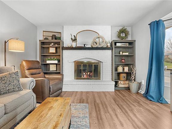 5th image of 508 NE Stonewall Dr