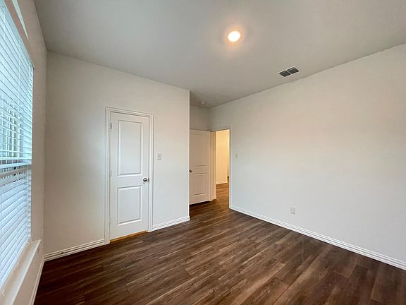4th image of 5425 Montrose Dr